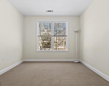 200 W Elm Street - Photo Thumbnail 9