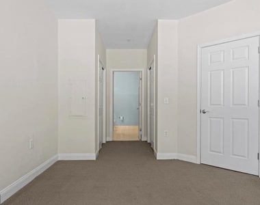 200 W Elm Street - Photo Thumbnail 10