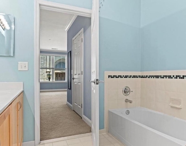 200 W Elm Street - Photo Thumbnail 8