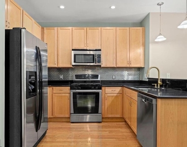 200 W Elm Street - Photo Thumbnail 2