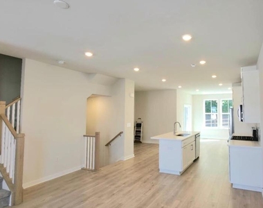 242 Talucci Drive - Photo Thumbnail 10
