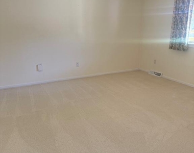 14 Oak Knoll Drive - Photo Thumbnail 23