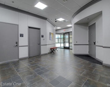 111 N Ashley Street - Photo Thumbnail 16