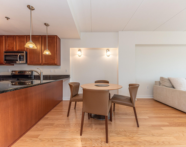 111 N Ashley Street - Photo Thumbnail 4