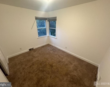 51 Kenwood Terrace - Photo Thumbnail 11