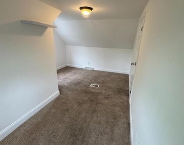 51 Kenwood Terrace - Photo Thumbnail 7