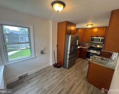 51 Kenwood Terrace - Photo Thumbnail 3