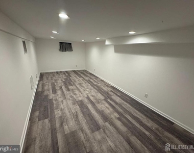 51 Kenwood Terrace - Photo Thumbnail 16