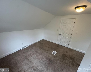 51 Kenwood Terrace - Photo Thumbnail 4