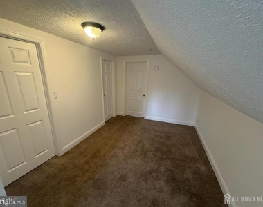 51 Kenwood Terrace - Photo Thumbnail 9