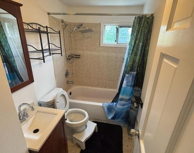 51 Kenwood Terrace - Photo Thumbnail 14