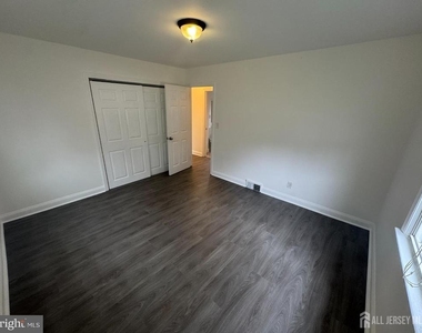 51 Kenwood Terrace - Photo Thumbnail 8