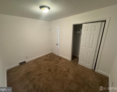 51 Kenwood Terrace - Photo Thumbnail 13