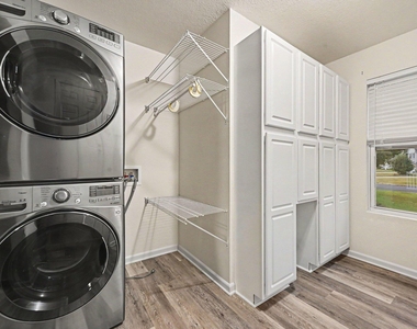 352 Laurel Wood Street - Photo Thumbnail 14