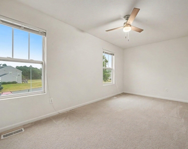 352 Laurel Wood Street - Photo Thumbnail 9