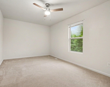 352 Laurel Wood Street - Photo Thumbnail 8