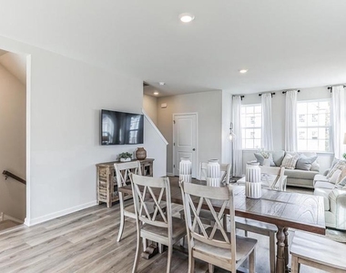 243 Macoun Way - Photo Thumbnail 14