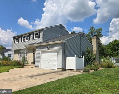 301 Overbrook Avenue - Photo Thumbnail 2