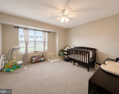937 Woodstock Court - Photo Thumbnail 7