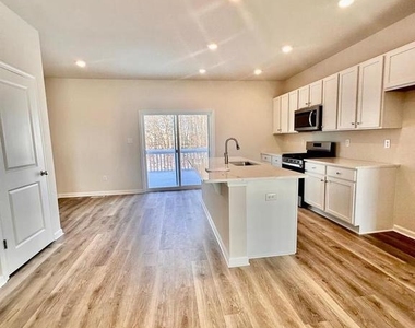 102 Jonagold Drive - Photo Thumbnail 5