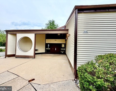 38 Chiswick Drive - Photo Thumbnail 9