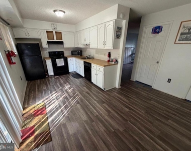 38 Chiswick Drive - Photo Thumbnail 1