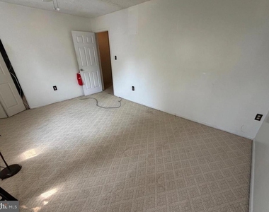 38 Chiswick Drive - Photo Thumbnail 5