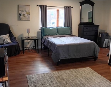 380 Garden Avenue - Photo Thumbnail 2