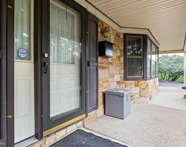 10 Traynor Lane - Photo Thumbnail 27