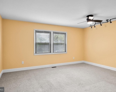 10 Traynor Lane - Photo Thumbnail 13