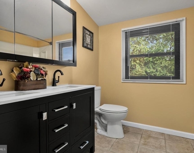 10 Traynor Lane - Photo Thumbnail 20