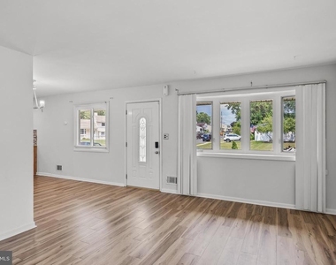 32 Larkin Road - Photo Thumbnail 1