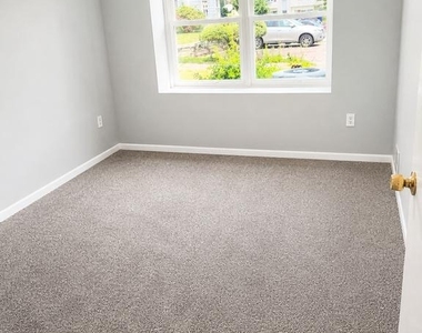 700 N Franklin Avenue - Photo Thumbnail 4