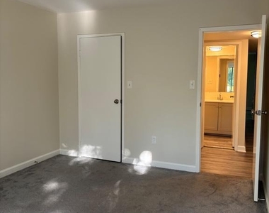 8433 Greenbelt Road - Photo Thumbnail 5