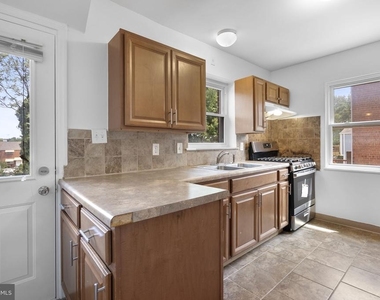 6212 Carters Lane - Photo Thumbnail 7