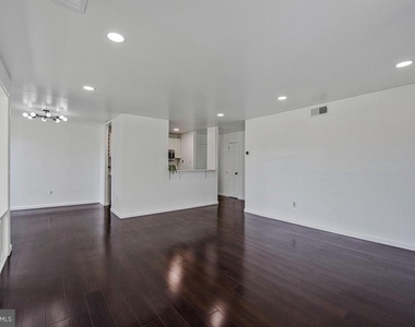 7170 Donnell - Photo Thumbnail 9