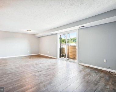 12405 Hickory Tree Way - Photo Thumbnail 10