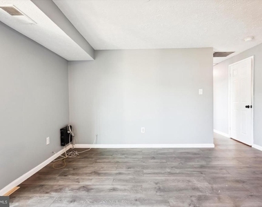 12405 Hickory Tree Way - Photo Thumbnail 11