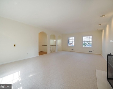 2702 Navarre Drive - Photo Thumbnail 7