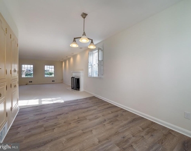 2702 Navarre Drive - Photo Thumbnail 9