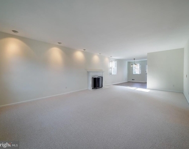 2702 Navarre Drive - Photo Thumbnail 3