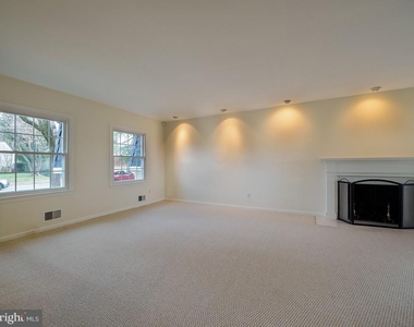 2702 Navarre Drive - Photo Thumbnail 6