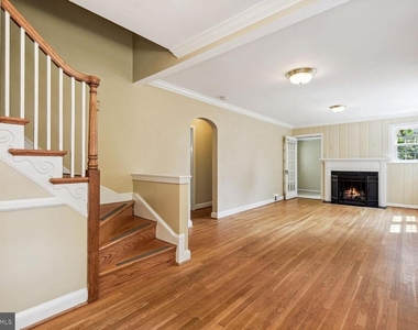 5203 Elsmere Avenue - Photo Thumbnail 1