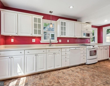 5203 Elsmere Avenue - Photo Thumbnail 5