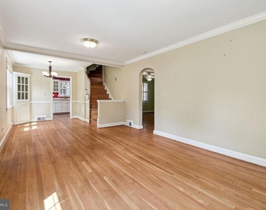 5203 Elsmere Avenue - Photo Thumbnail 3