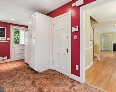 5203 Elsmere Avenue - Photo Thumbnail 6