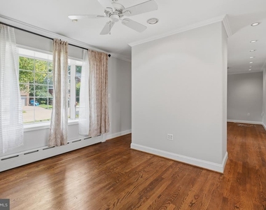 8222 Larry Place - Photo Thumbnail 7