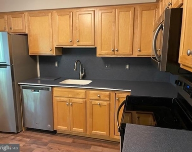 1117 Wildpark Avenue - Photo Thumbnail 10
