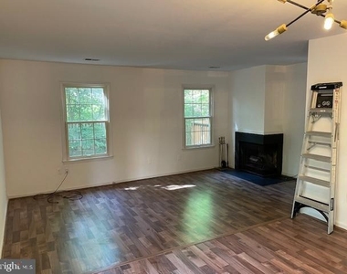 1117 Wildpark Avenue - Photo Thumbnail 2
