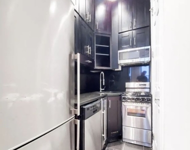 Copy of 53 Leroy Street, Unit 1d - Photo Thumbnail 2
